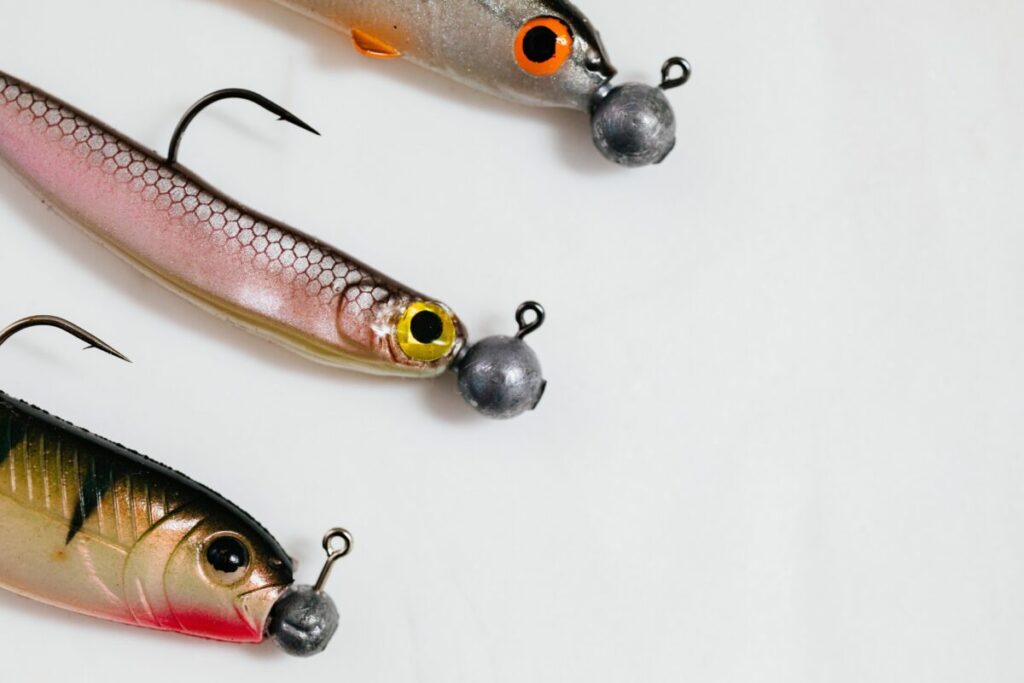 Enhance your flounder fishing technique with single hook setups designed for precision and simplicity.