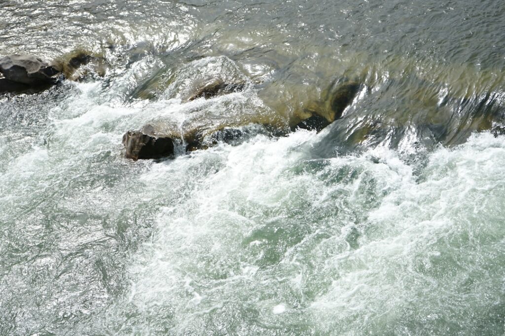 the water is rushing over the rocks in the river